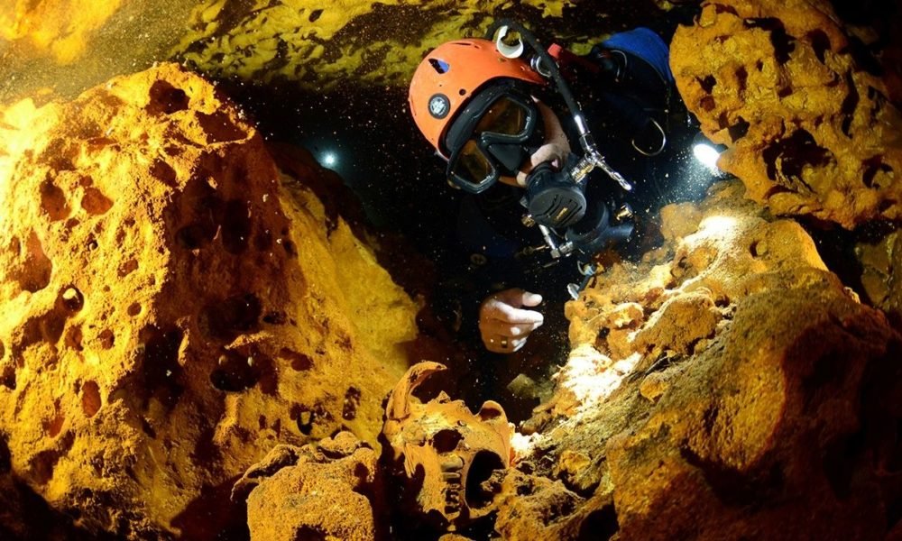 1516261072 largest known underwater cave on earth discovered in mexico holds clues to mayan civilization 1000x600 - Largest known underwater cave on Earth discovered in Mexico; holds clues to Mayan civilization