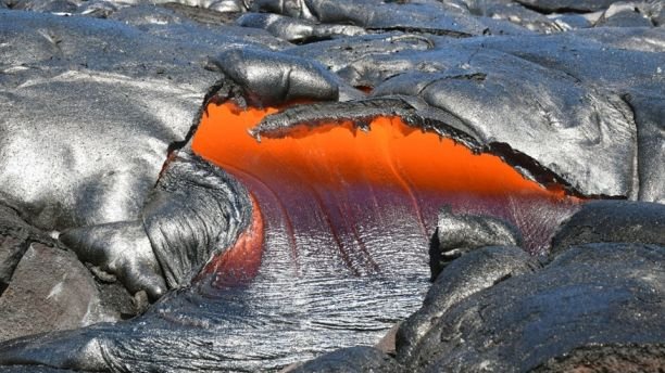 1517432566 425 incredible pics show scientists collecting lava from inside active volcanoes - Incredible pics show scientists collecting lava from inside active volcanoes