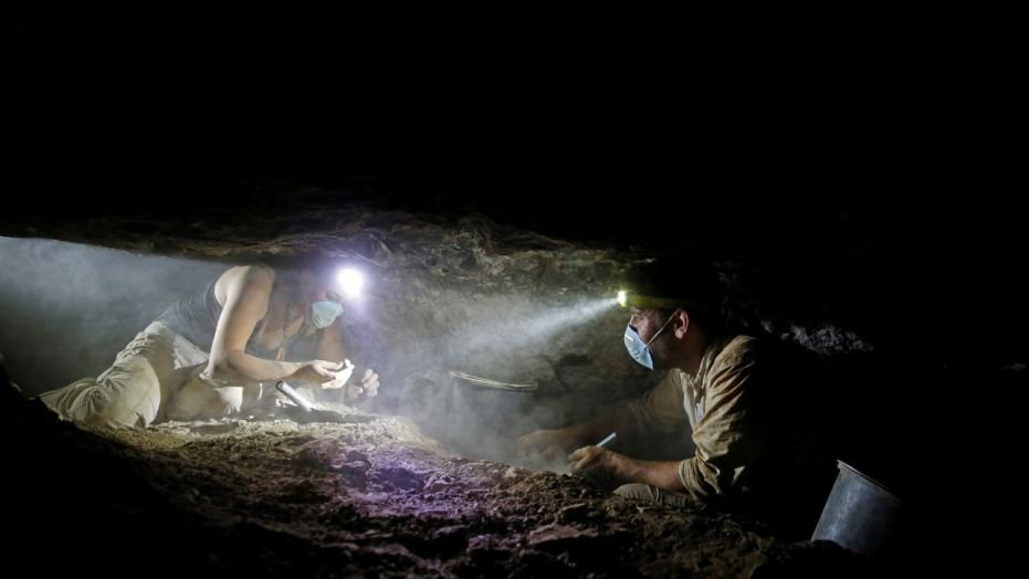 File photo: Volunteers with the Israeli Antique Authority work inside the Cave of the Skulls, an excavation site in the Judean Desert near the Dead Sea, Israel June 1, 2016. (REUTERS/Ronen Zvulun)