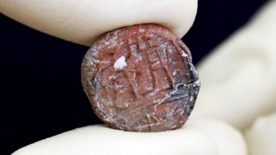rare 2700 year old clay seal discovered in jerusalem - Rare, 2,700-year-old clay seal discovered in Jerusalem