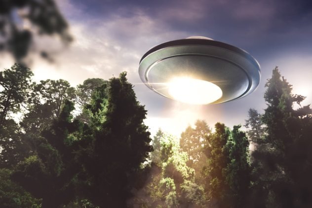 1518801431 46 10 alleged ufo sightings witnessed by students at school - 10 Alleged UFO Sightings Witnessed By Students At School