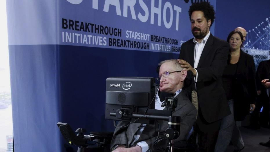 File photo: Physicist Stephen Hawking exits the stage during an announcement of the Breakthrough Starshot initiative with investor Yuri Milner in New York April 12, 2016. (REUTERS/Lucas Jackson)