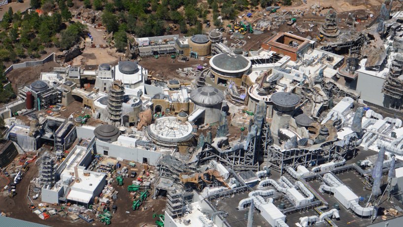 1556371323 500 the 1 billion star wars land is nearly finished and these aerial photos show just how crazy it looks - The $1 Billion Star Wars Land Is Nearly Finished And These Aerial Photos Show Just How Crazy It Looks