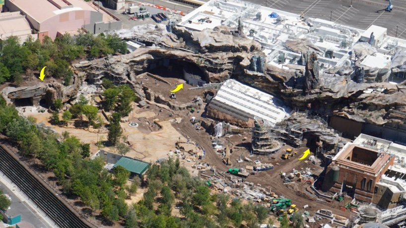 1556371324 216 the 1 billion star wars land is nearly finished and these aerial photos show just how crazy it looks - The $1 Billion Star Wars Land Is Nearly Finished And These Aerial Photos Show Just How Crazy It Looks