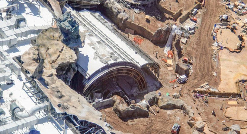 1556371324 308 the 1 billion star wars land is nearly finished and these aerial photos show just how crazy it looks - The $1 Billion Star Wars Land Is Nearly Finished And These Aerial Photos Show Just How Crazy It Looks