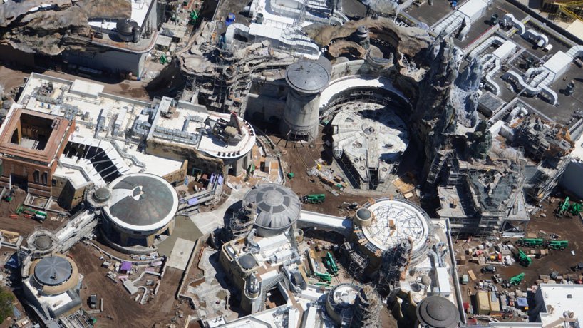 1556371324 358 the 1 billion star wars land is nearly finished and these aerial photos show just how crazy it looks - The $1 Billion Star Wars Land Is Nearly Finished And These Aerial Photos Show Just How Crazy It Looks