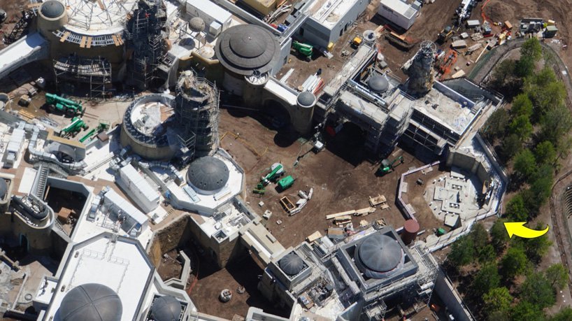 1556371324 777 the 1 billion star wars land is nearly finished and these aerial photos show just how crazy it looks - The $1 Billion Star Wars Land Is Nearly Finished And These Aerial Photos Show Just How Crazy It Looks