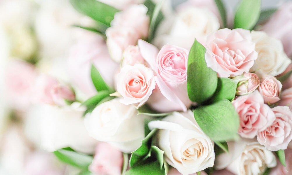 8 tips when picking your wedding flowers 1000x600 - 8 Tips When Picking Your Wedding Flowers
